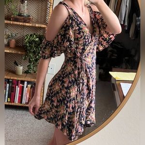 Floral dress cut out sleeve